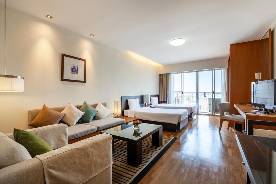 Bed, TV and multimedia, Seating area, Bedroom