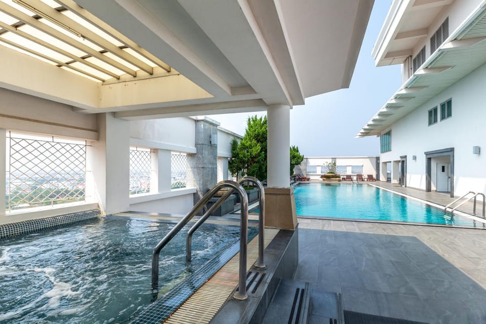 Hot Tub, Swimming pool