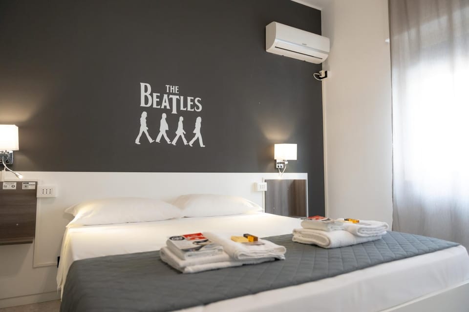 Bed, Photo of the whole room, Bedroom, towels, air conditioner