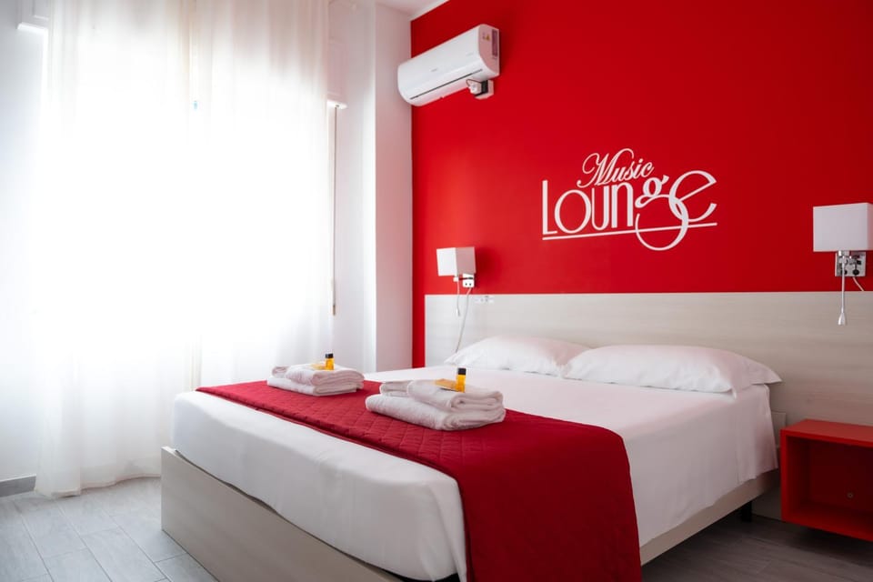 Bed, Bedroom, towels, air conditioner