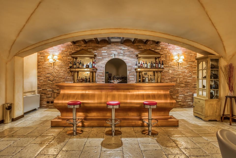 Communal lounge/ TV room