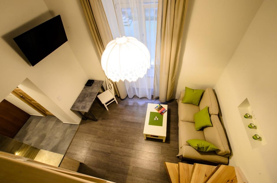 TV and multimedia, Living room, Photo of the whole room, Seating area, On site