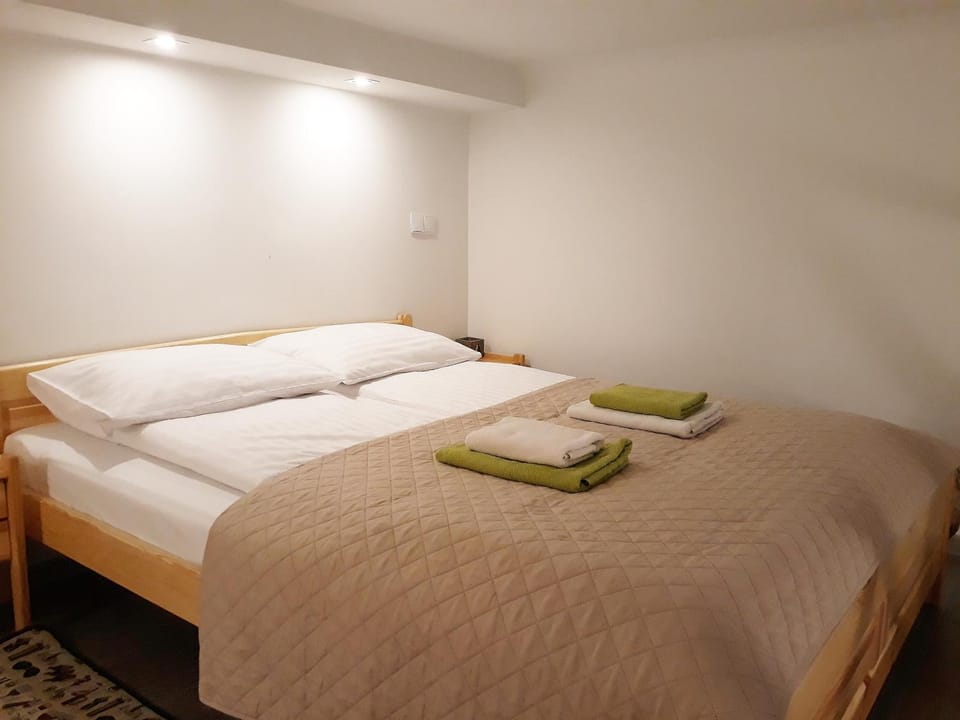 Bed, Photo of the whole room, Bedroom, On site
