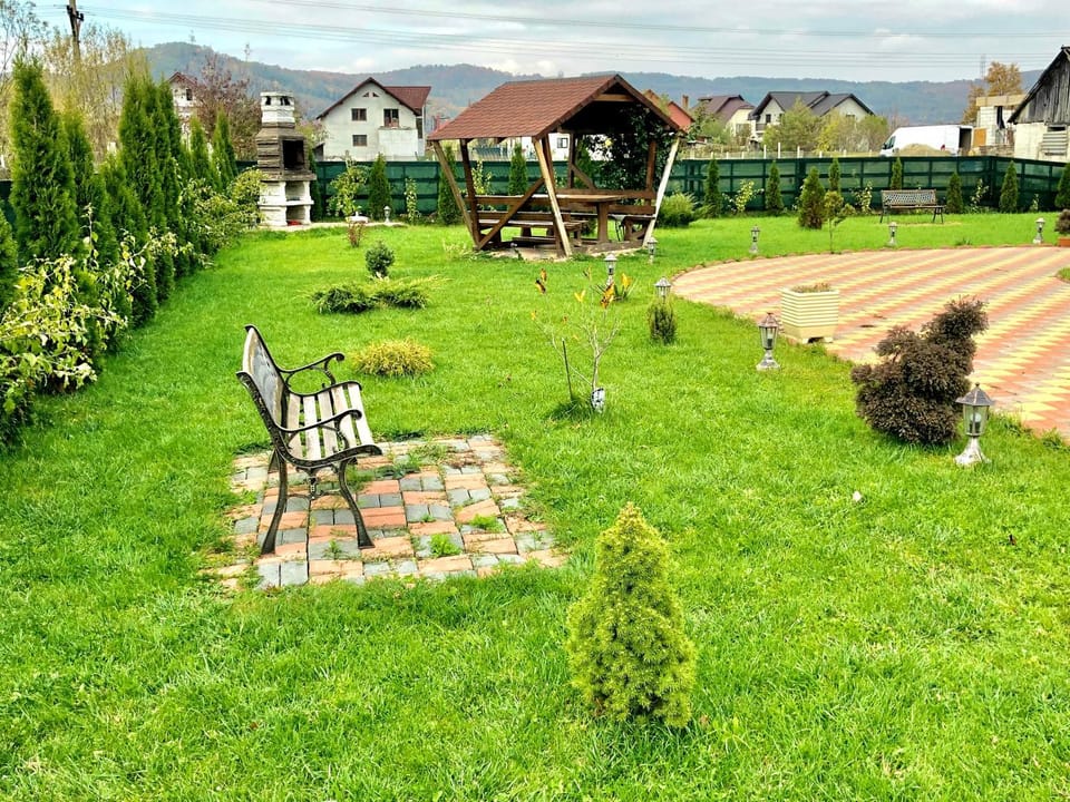 Pensiunea Casa Albă Bed and Breakfast in Cluj County