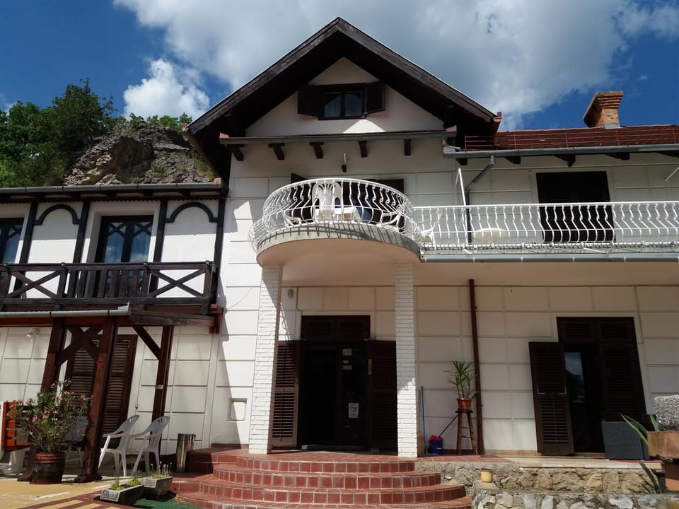 Valcsics Villa Panzió Bed and Breakfast in Hungary