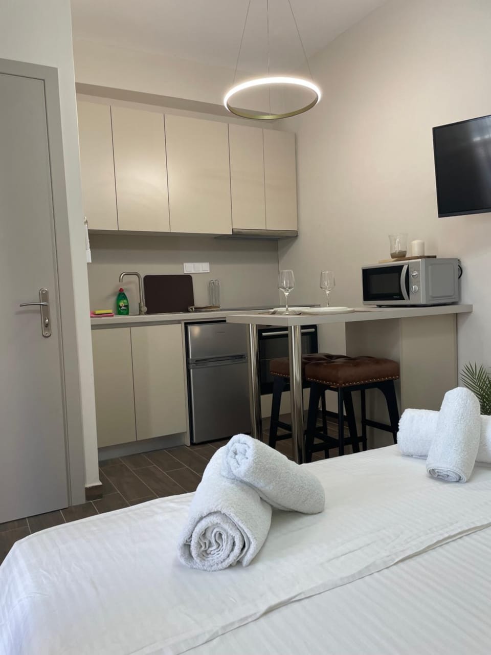 Kitchen or kitchenette, Dining area, oven, stove