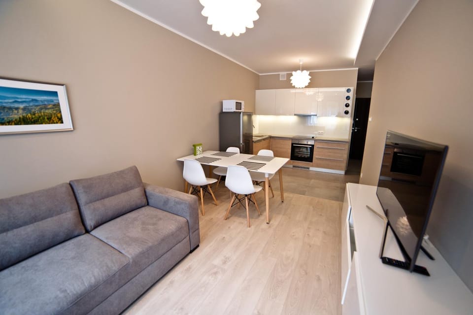 TV and multimedia, Living room, Seating area, Dining area