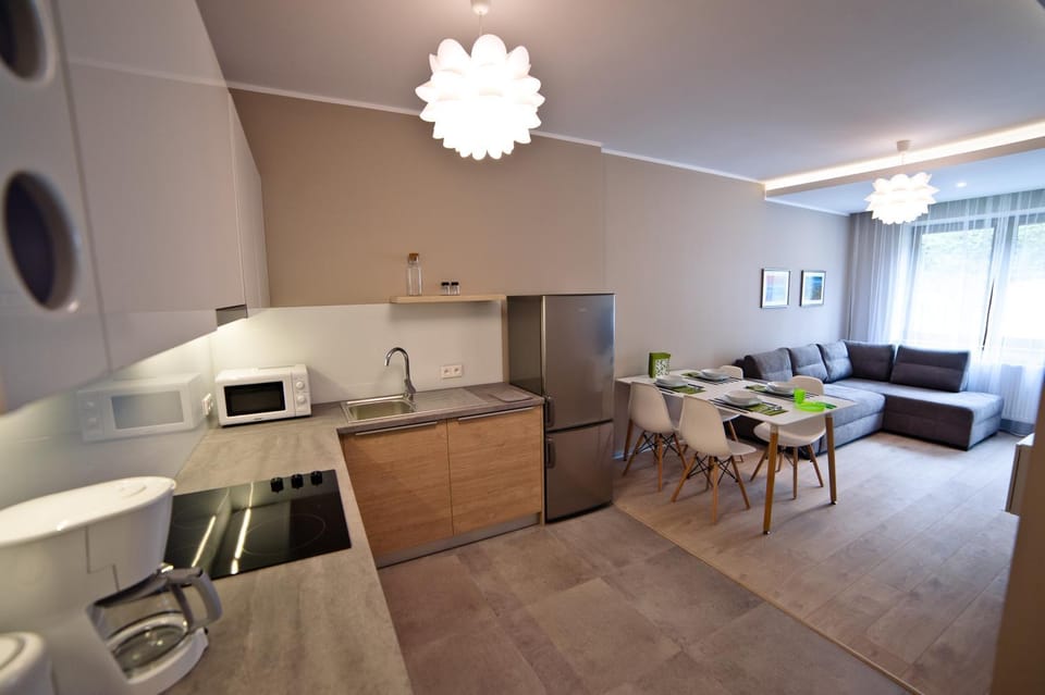 Kitchen or kitchenette, Seating area, Dining area