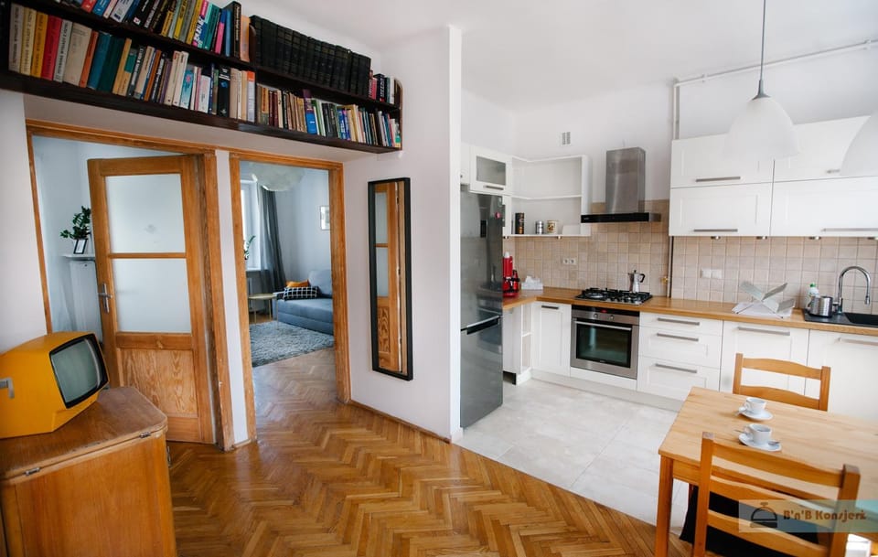 Coffee/tea facilities, Kitchen or kitchenette, Living room, Dining area