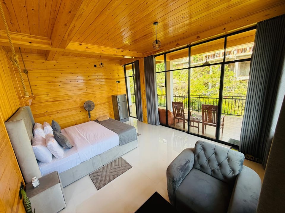 Bed, Seating area, Bedroom