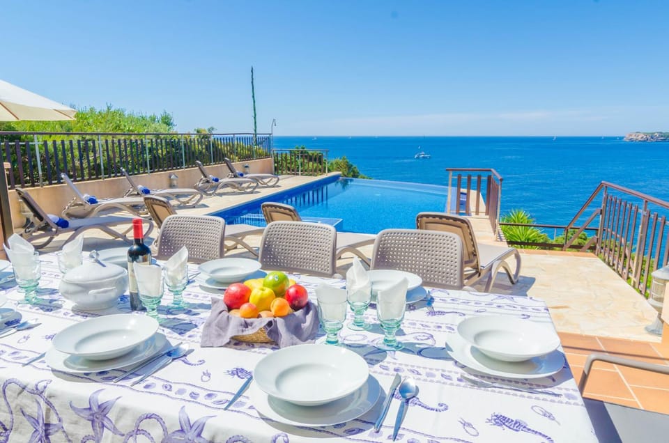 View (from property/room), Balcony/Terrace, Sea view, Swimming pool, Swimming pool