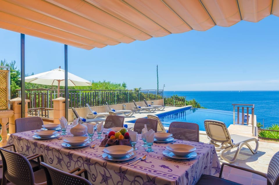View (from property/room), Balcony/Terrace, Sea view, Swimming pool, Swimming pool