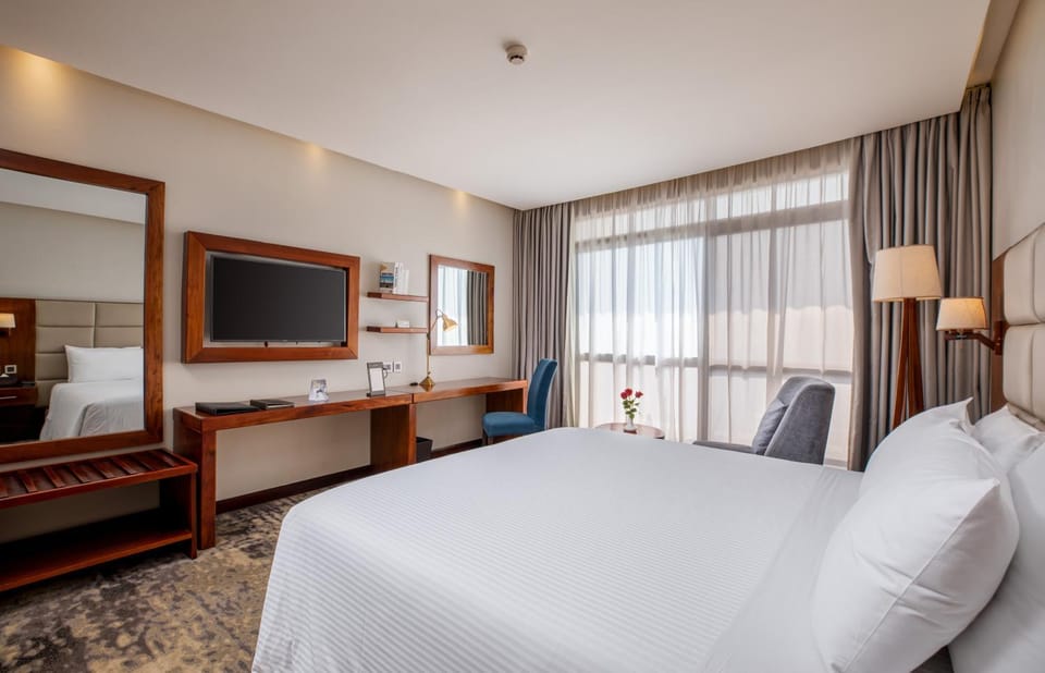 Bed, TV and multimedia, Balcony/Terrace, Seating area, Bedroom