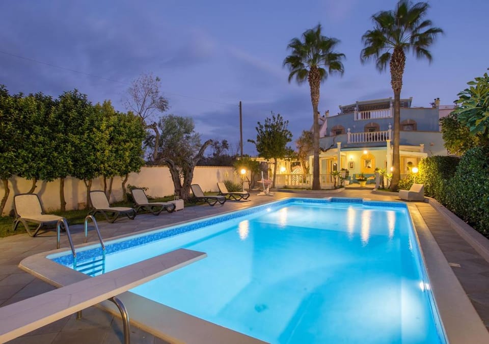 Swimming pool, Swimming pool