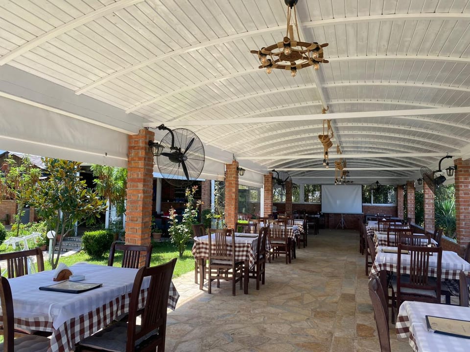 Restaurant/places to eat, Day, Lounge or bar, Breakfast