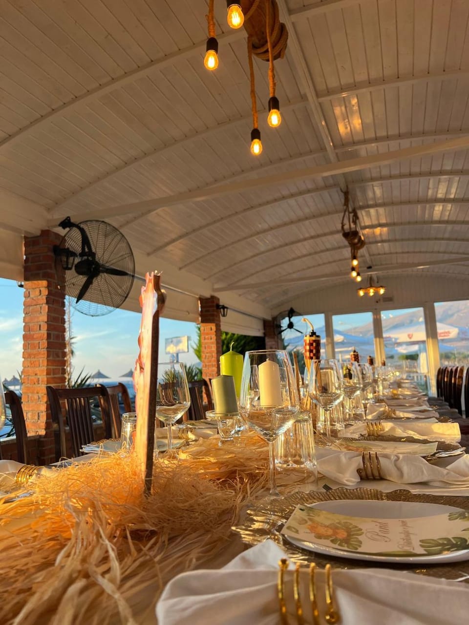 Restaurant/places to eat, Lounge or bar, Food and drinks