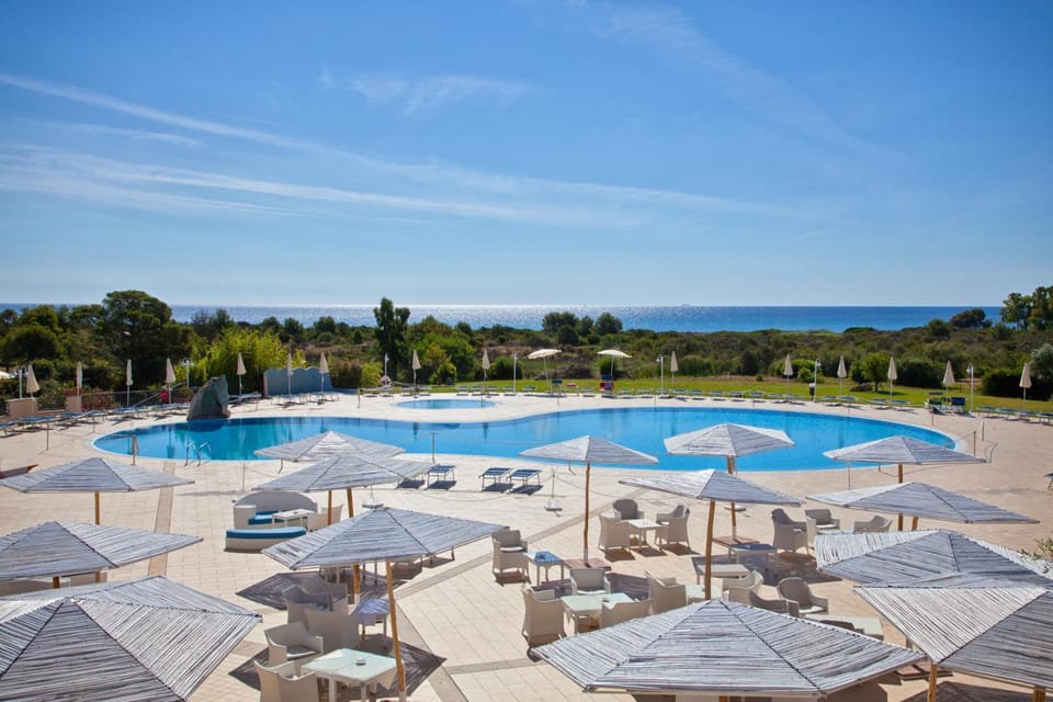 Day, Pool view, Swimming pool, sunbed