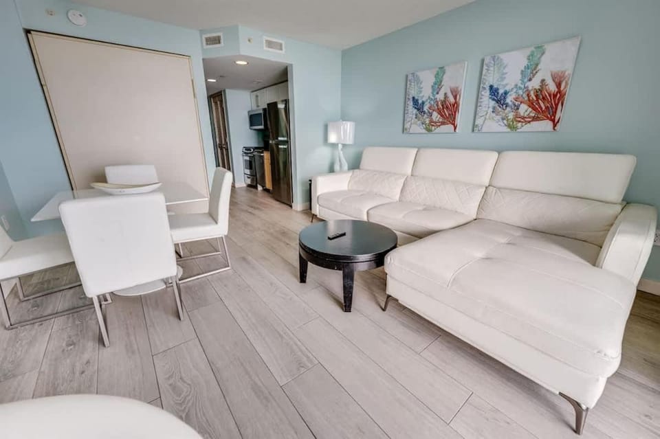 Low Floor,Modern Building, Pools Direct Oceanfront House in Myrtle Beach