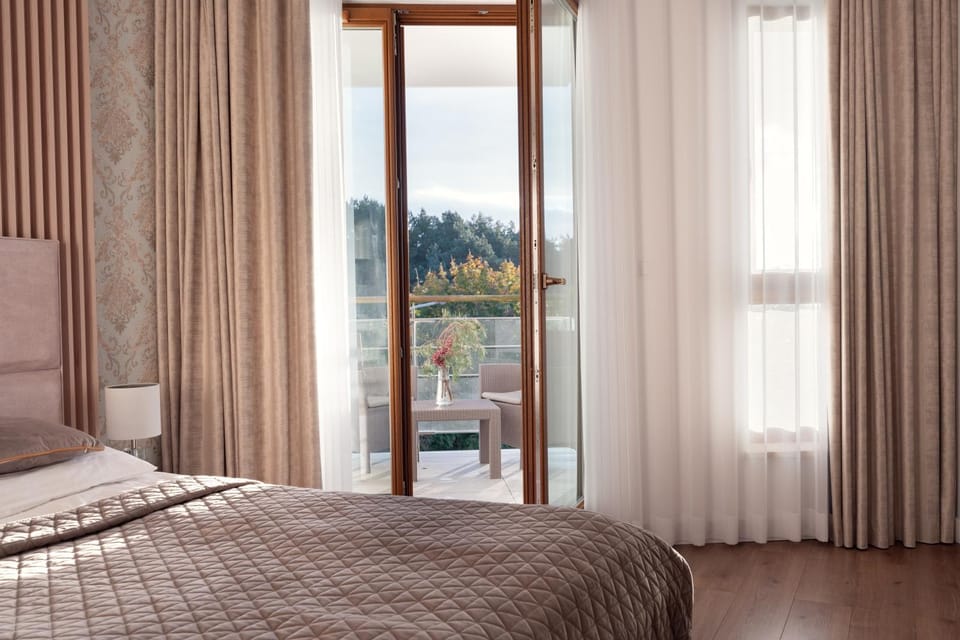 Bed, View (from property/room), Balcony/Terrace, Bedroom