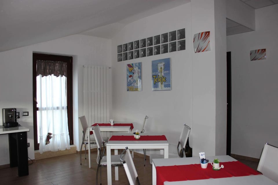 Communal lounge/ TV room, Communal kitchen