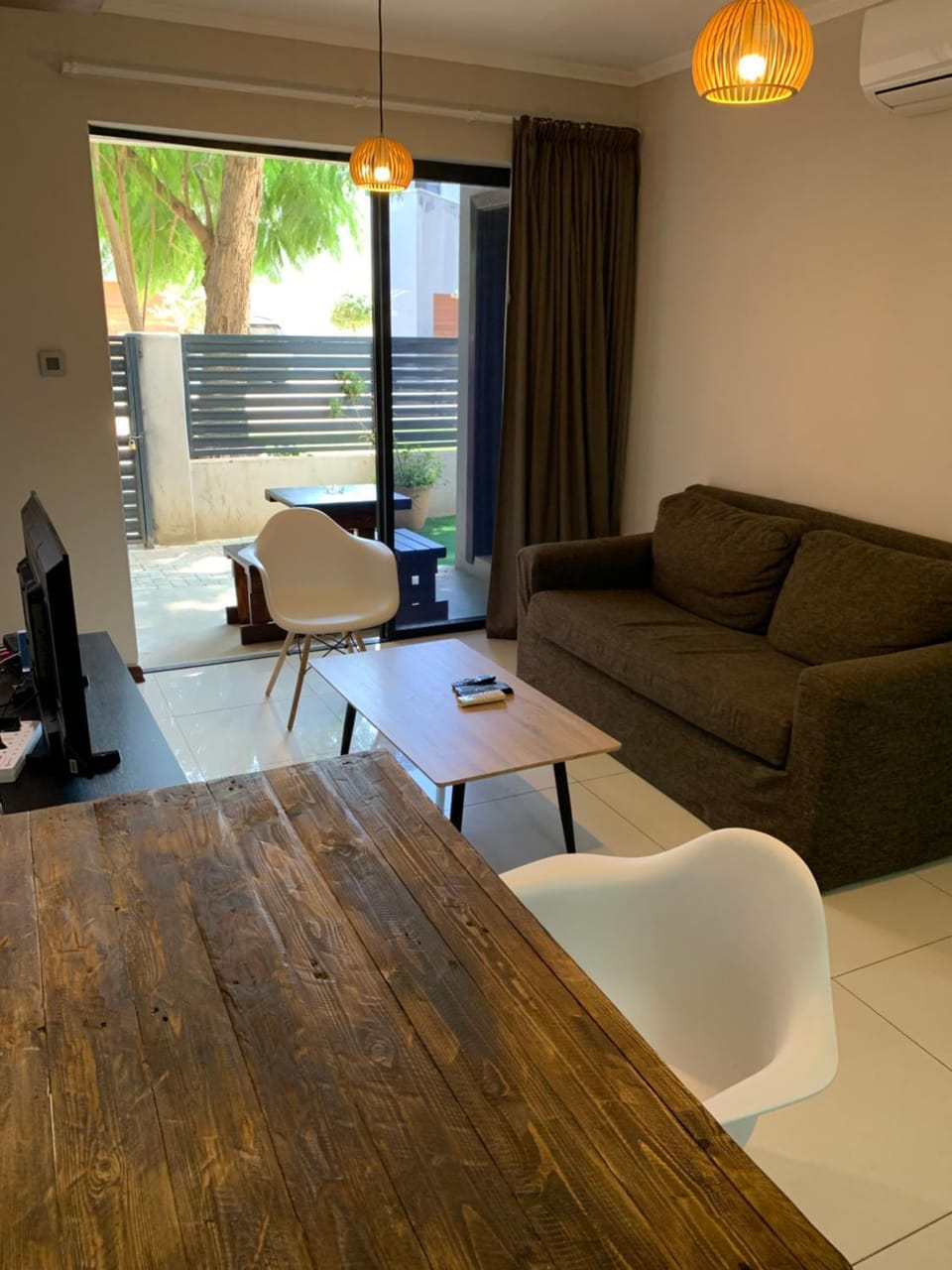 TV and multimedia, Living room, Seating area, air conditioner
