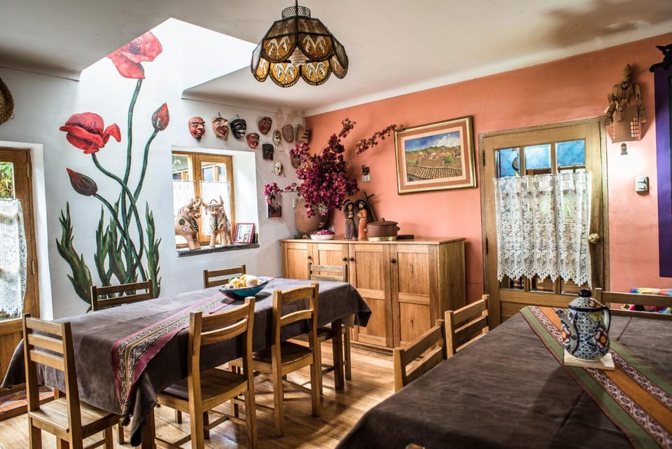 Restaurant/places to eat, Dining area