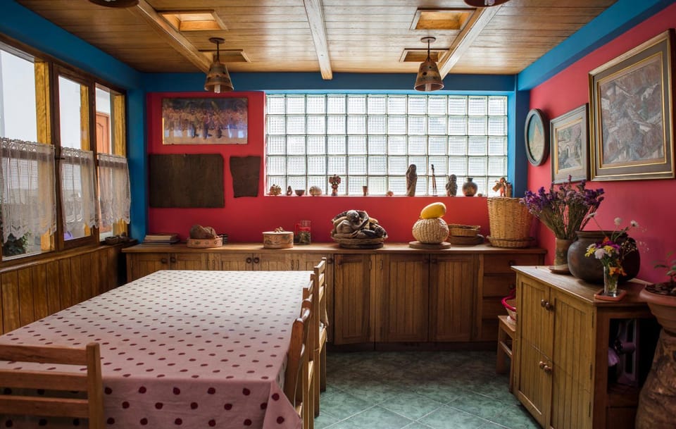 Restaurant/places to eat, Lounge or bar