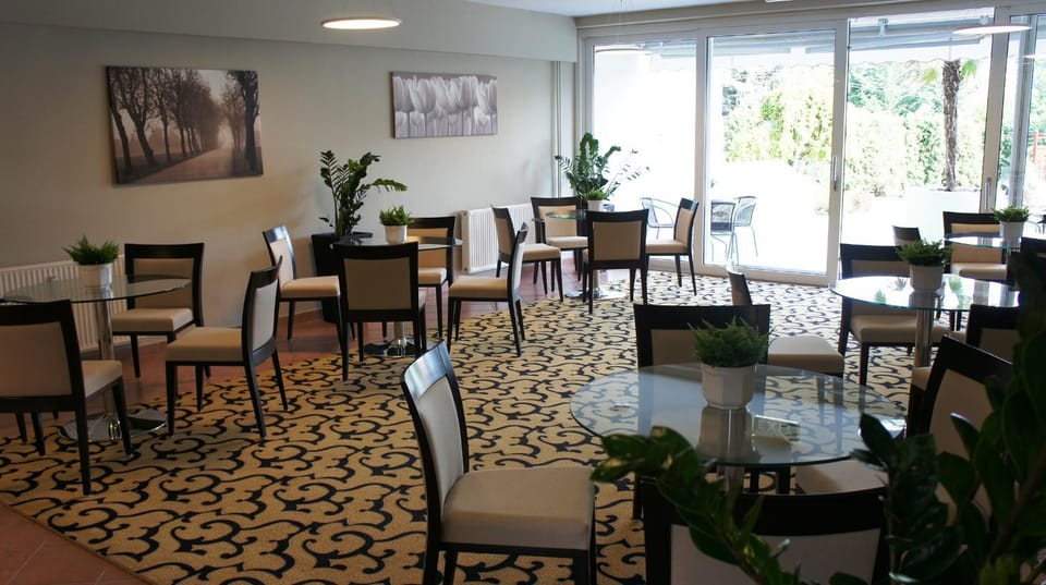 Day, Lounge or bar