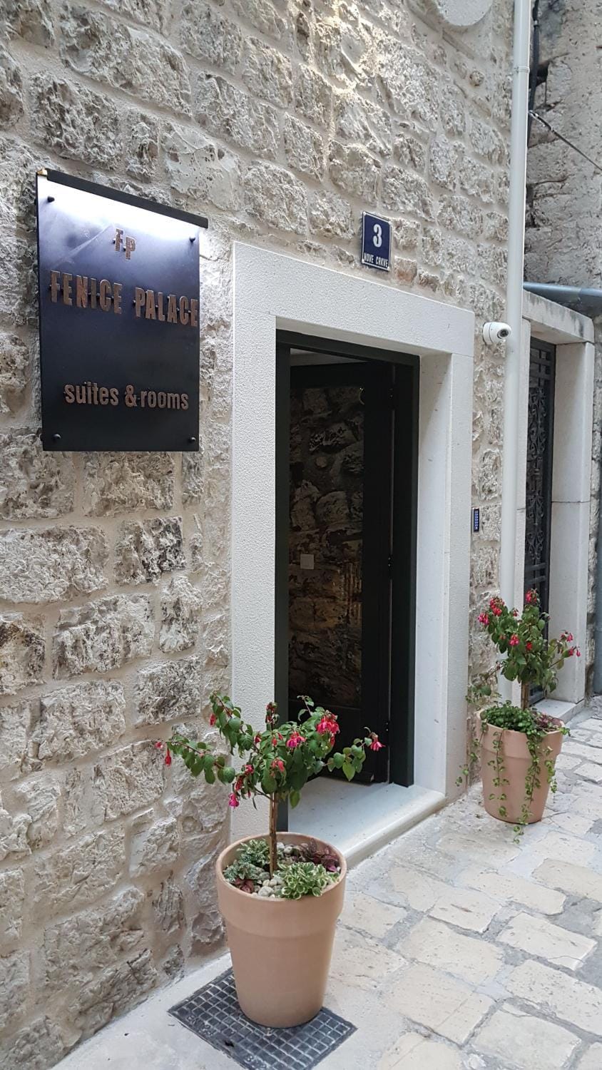 Facade/entrance