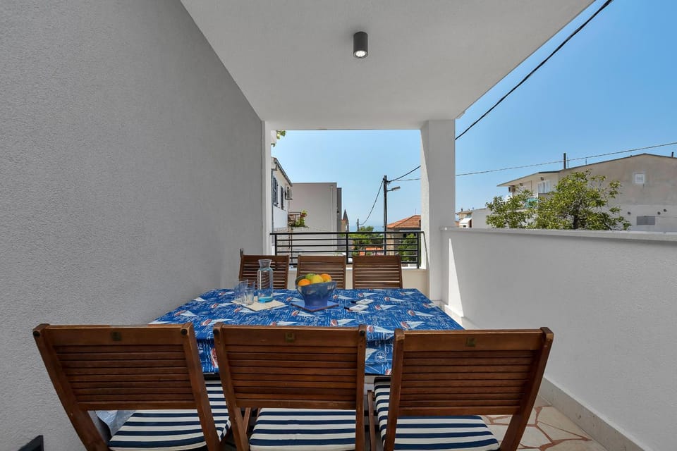 Property building, BBQ facilities, Balcony/Terrace, Balcony/Terrace, Seating area, Sea view