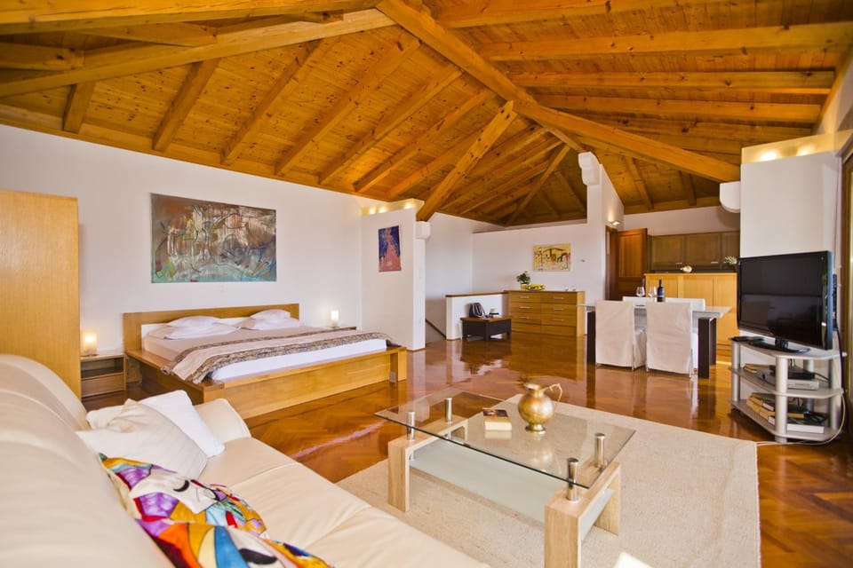 Living room, Photo of the whole room, Seating area