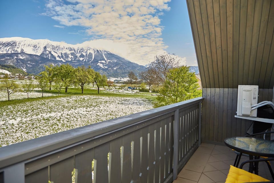 Spring, Natural landscape, Internal: Not applicable to any particular room