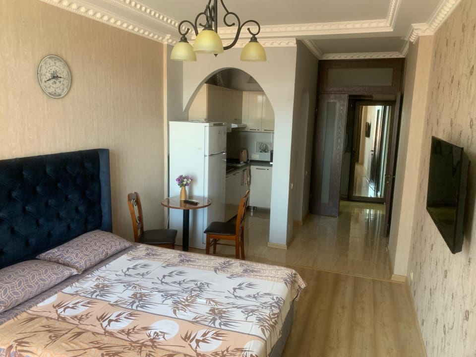 BerApartment with Mountain View Apartment in Batumi