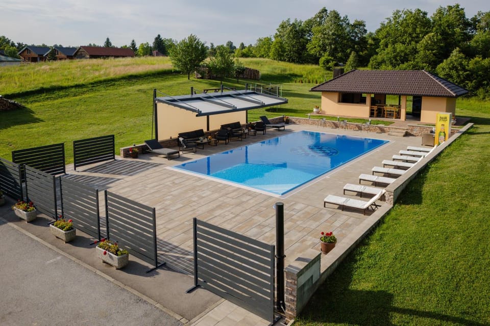 Balcony/Terrace, Swimming pool