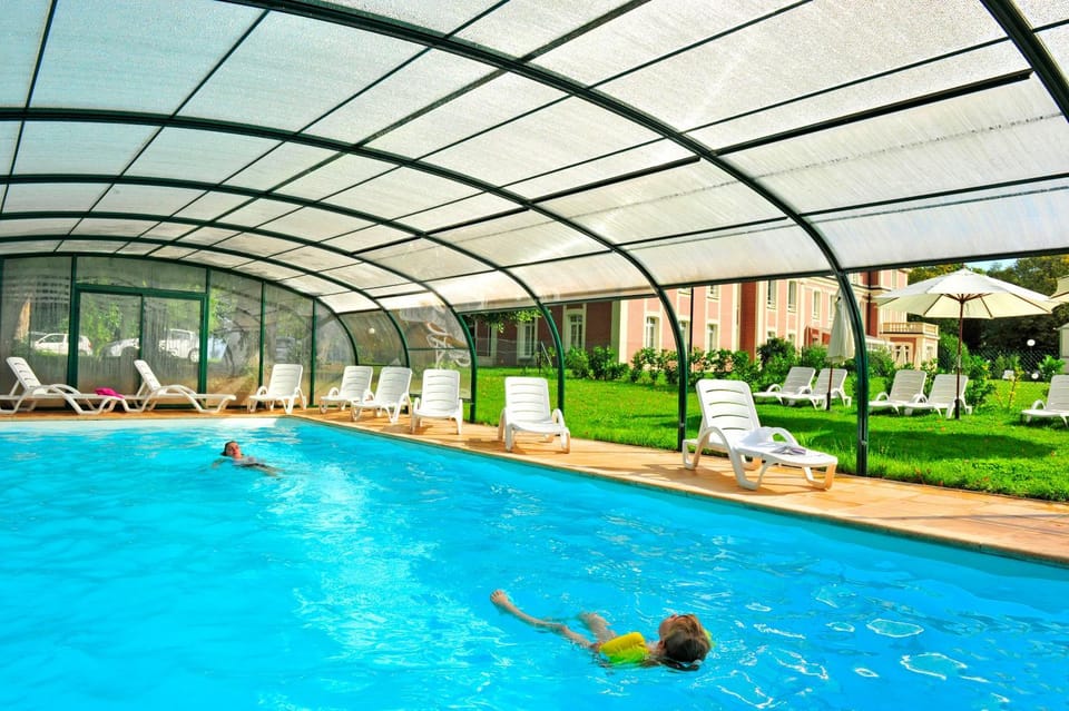 Day, Pool view, Swimming pool, sunbed