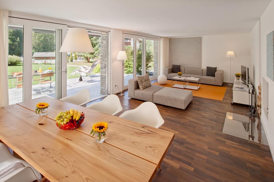 Garden, TV and multimedia, Seating area, Dining area