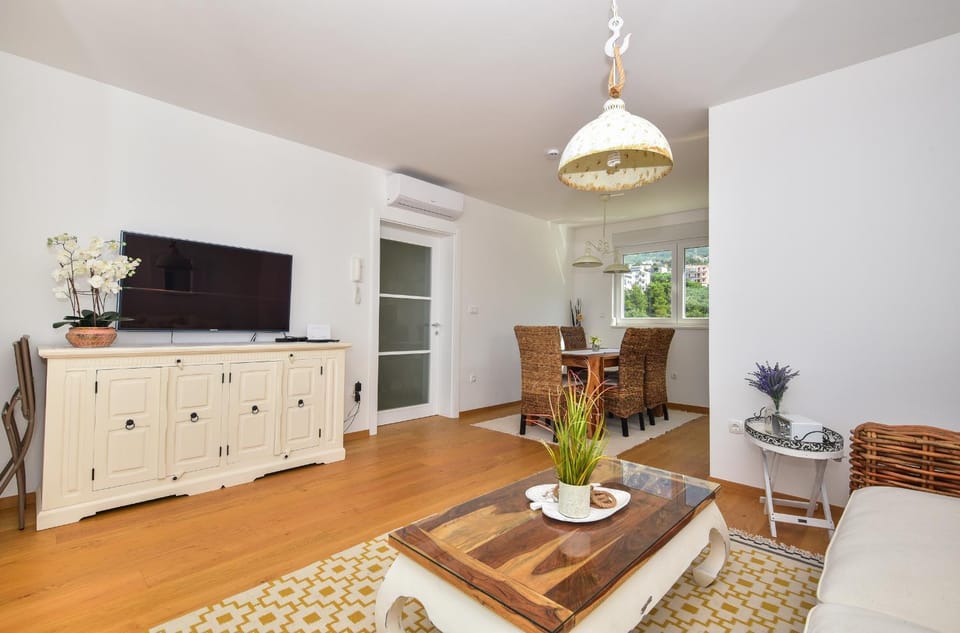 TV and multimedia, Living room, Dining area, On site, Mountain view, Sea view