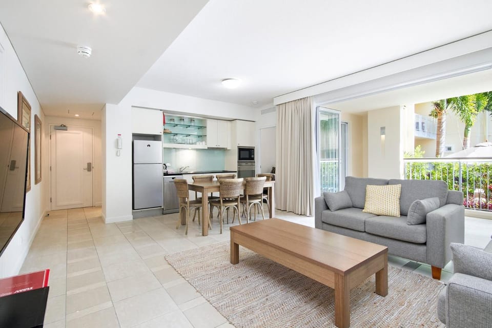 Laguna 117 Poolside, Near Beach Apartment in Noosa Heads