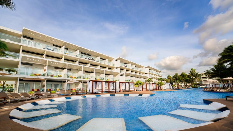 Property building, Pool view, Swimming pool