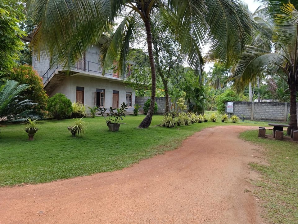 Afenta Motel- Mihintale Hotel in Sri Lanka