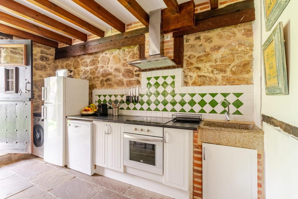 Kitchen or kitchenette, dishwasher, oven, pet friendly, stove, washing machine