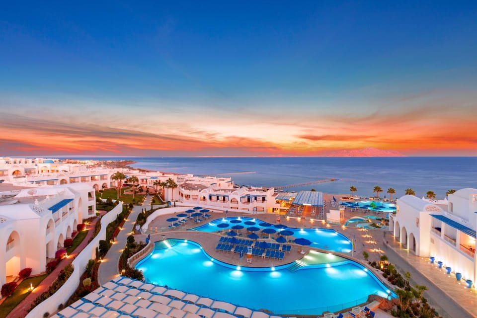Pool view, Sea view