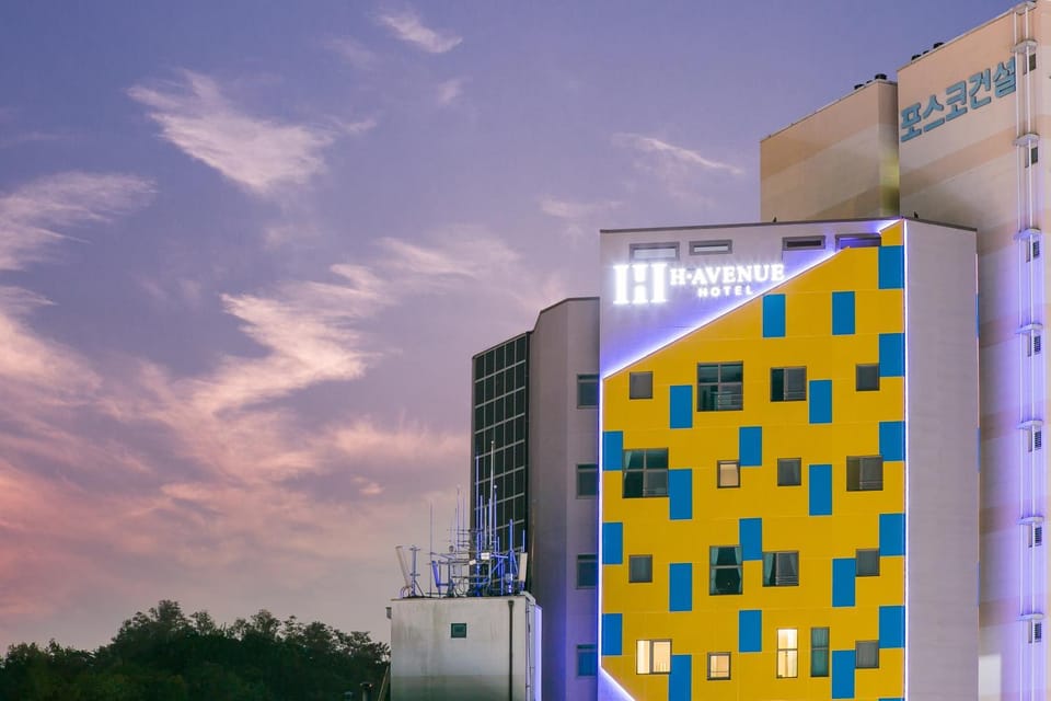 Property building, Facade/entrance