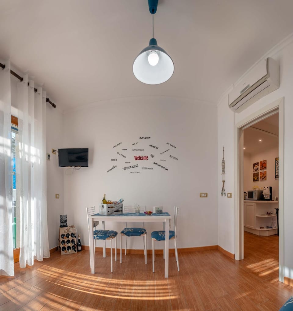 Food and drinks, Dining area