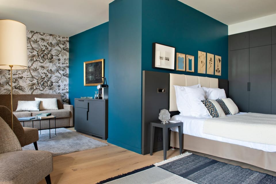 Bed, Photo of the whole room, Decorative detail, Bedroom