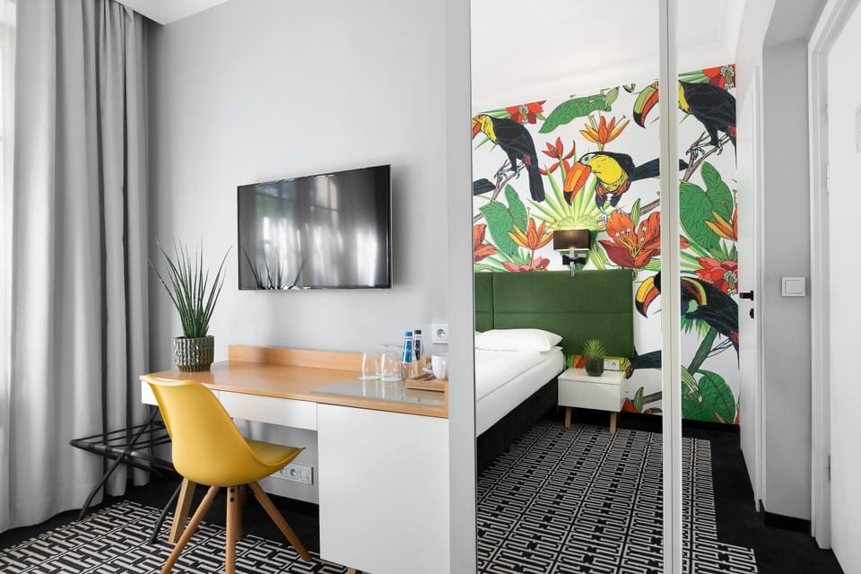 TV and multimedia, Coffee/tea facilities, Photo of the whole room, minibar, safe