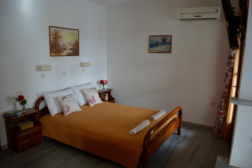 Bed, Photo of the whole room, Decorative detail