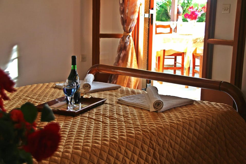 Bed, View (from property/room), Balcony/Terrace, Decorative detail, Bedroom