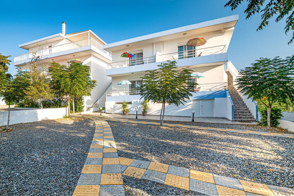 Property building, Natural landscape, Garden, Garden view