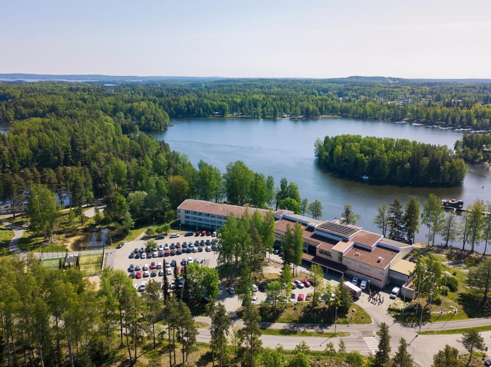 Property building, Day, Neighbourhood, Natural landscape, Bird's eye view, View (from property/room), Lake view, Parking